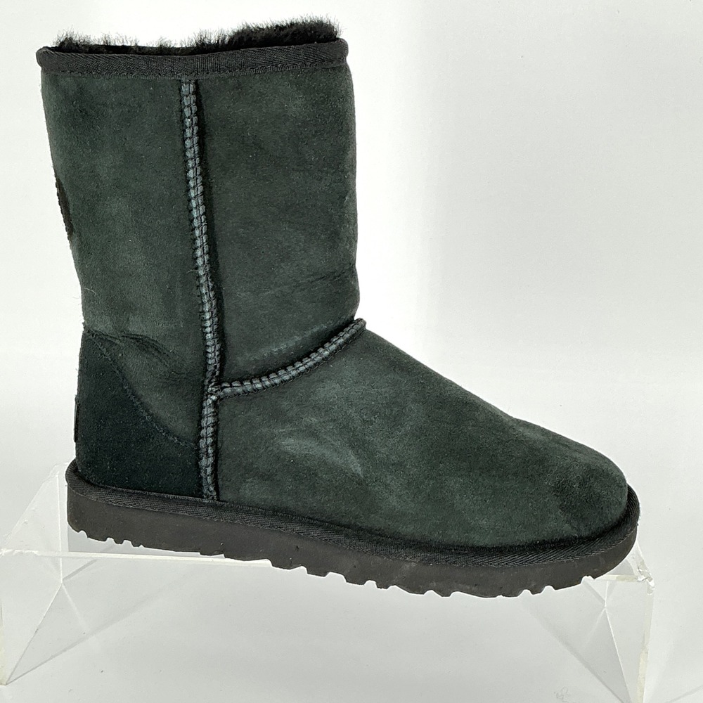 UGG Australia Size 6 Classic Short II Boots Black Suede Sheepskin Lined Women‎